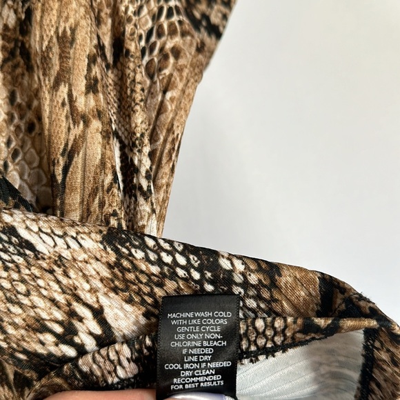 Torrid Ribbed Snakeskin Cropped T-Shirt Top - Picture 4 of 5